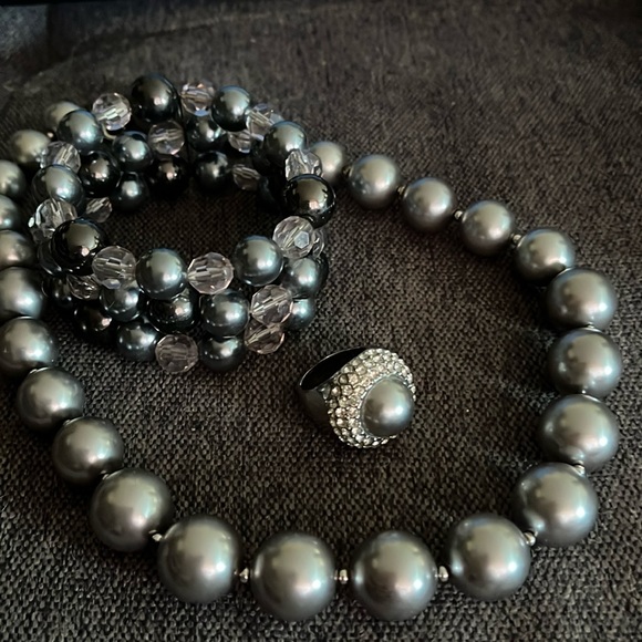 Grey Faux Pearl Set - Picture 1 of 1
